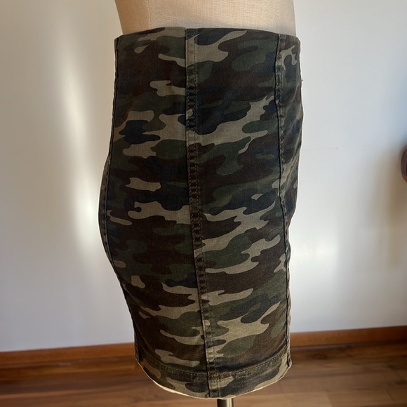 Camp mini skirt - Picture 2 of 5